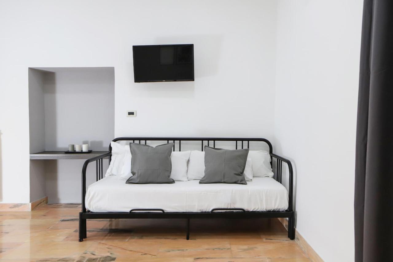 Modern Apartment At Piazza Del Gesu' By Wonderful Italy Naples Exterior photo